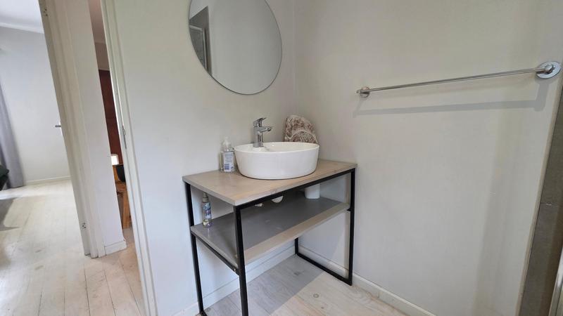 5 Bedroom Property for Sale in Glentana Western Cape